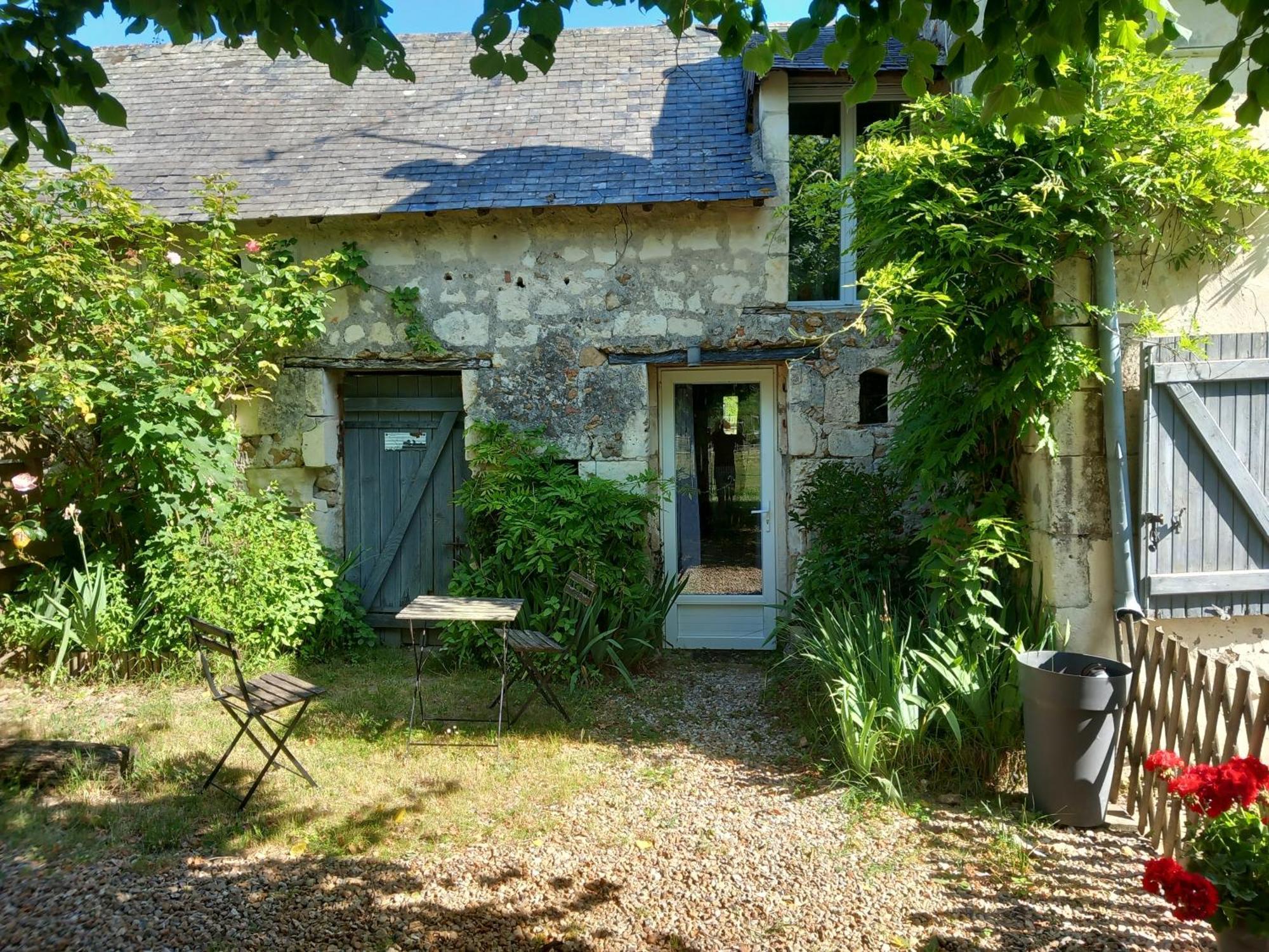 Les Chambres Du Vau Profond Vernoil Exterior photo
